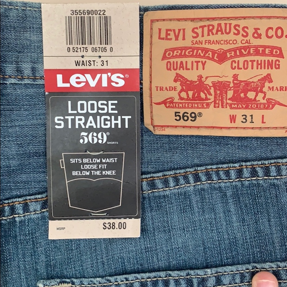 Levi’s Man Shorts - Picture 3 of 3